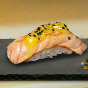 Nigiri Flambeado de Salmón y Brie